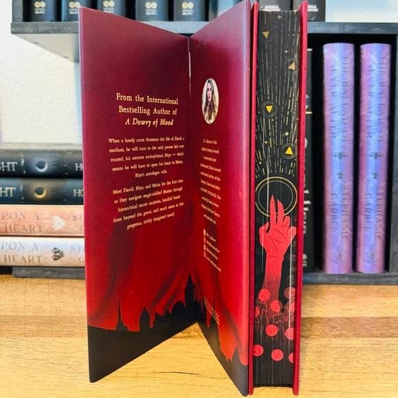 Fairyloot Exclusive Signed Edition Evocation by S.T. Gibson - Picture 5 of 13